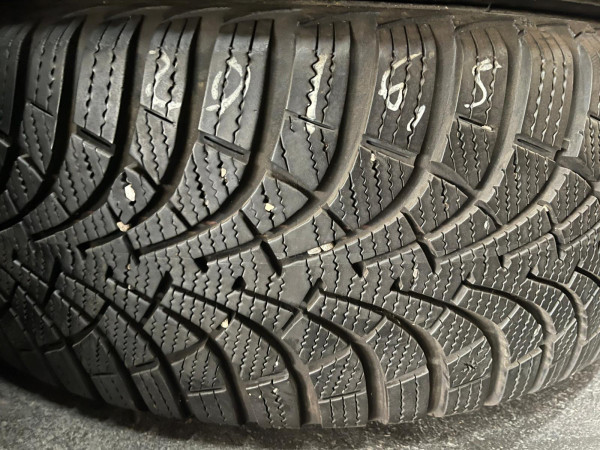 Goodyear Ultra Grip 9+ Winterreifen 205/55 R16 91H Winterreifen DOT 2020 6,5mm 305-A