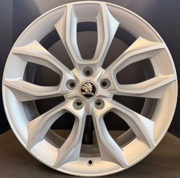 Original Skoda Karoq 57A 19 Zoll Felgen Satz 8x19 ET45 57A601025Q 57A601025G NEUWERTIG
