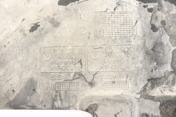 Original BMW Unterbodenverkleidung Mitte hinten E81 E87 E88 E90 E91 E92 E93 51757127361 gebr. MT837