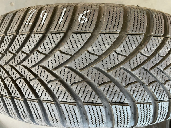 Semperit Speed Grip 5 215/60 R16 99H Winterreifen DOT 2024 - 6mm RR17-CO
