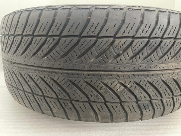 Goodyear Ultra Grip Perf. MO * 245/45 R18 100V DOT 2016 4mm 343-A