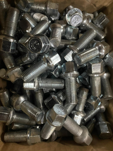 20x Radschrauben M14x1,5 Kugel Kugelbund Schwarz passend auf Diverse Felgen SW17 L30