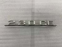 Original Mercedes-Benz W123 Typenzeichen Schriftzug 230C A1238171315 Heckdeckel gebraucht MT1139