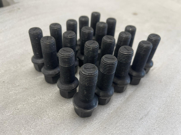 20x Radschrauben M14x1,5x33 Kugel Kugelbund Audi Mercedes VW Seat Skoda Schwarz SW17 L33
