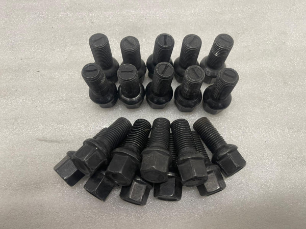 20x Radschrauben M14x1,5x28 Kugel Kugelbund Schwarz passend auf Diverse Felgen SW17 L28