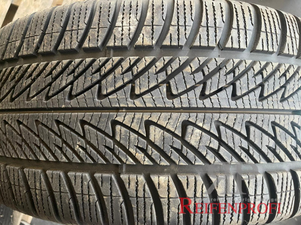 Goodyear Ultra Grip Performance 8 AO 285/45 R20 112V Winterreifen DOT 2023 7,5mm 320-A